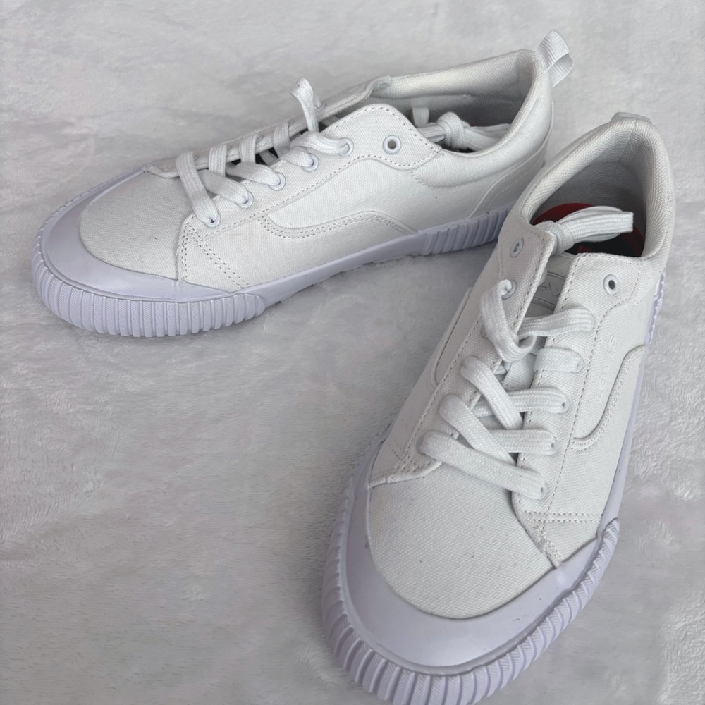 LEVI'S Emma Winter White Low Profile Platform Sneaker--7.5
